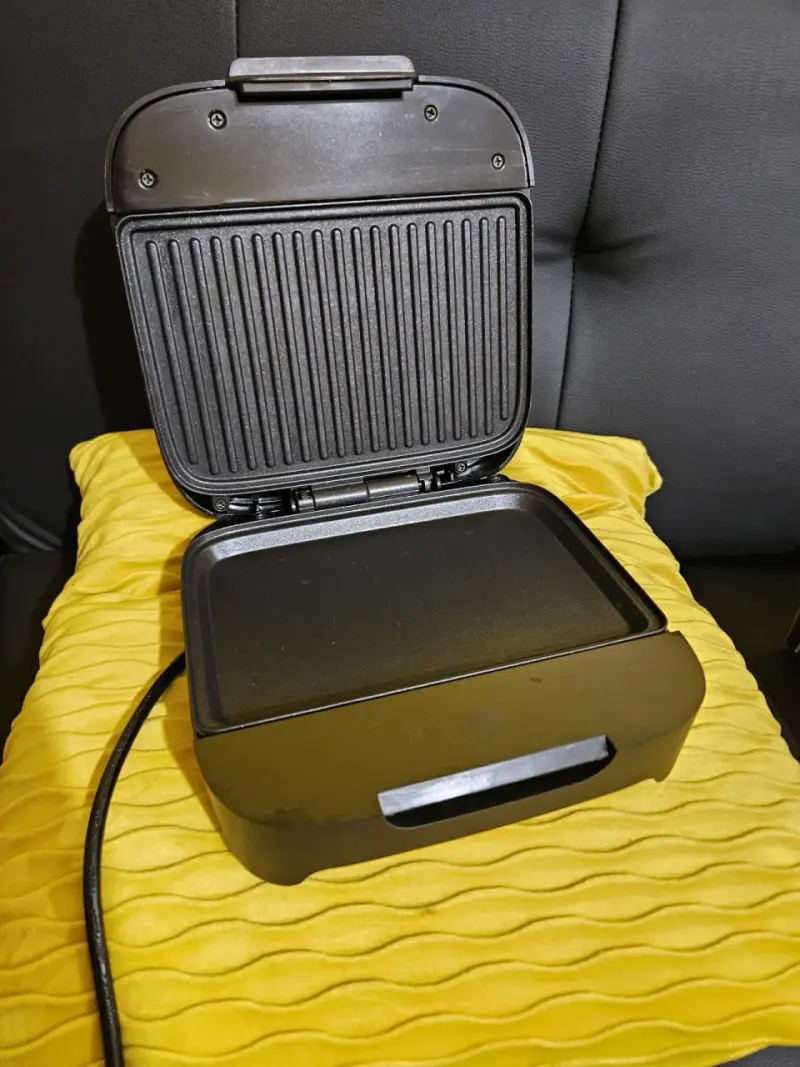 Sandwichera Oster con placas antiadherentes - 3
