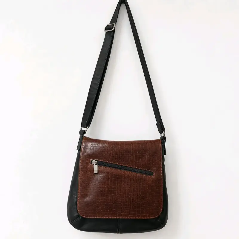Bandolera de cuero marrón y negro con bolsillo frontal