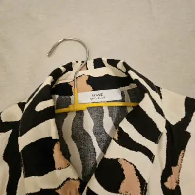 Blusa de mujer estampado cebra Alaniz - miniatura 3
