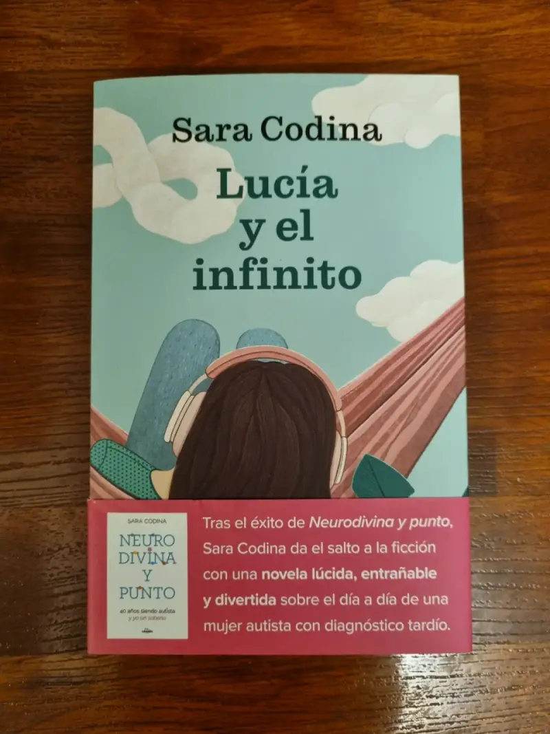 Libro 'Lucía y el infinito' de Sara Codina - 1