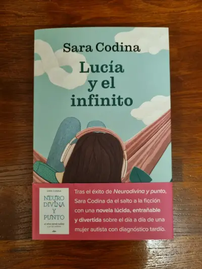 Libro 'Lucía y el infinito' de Sara Codina - miniatura 1