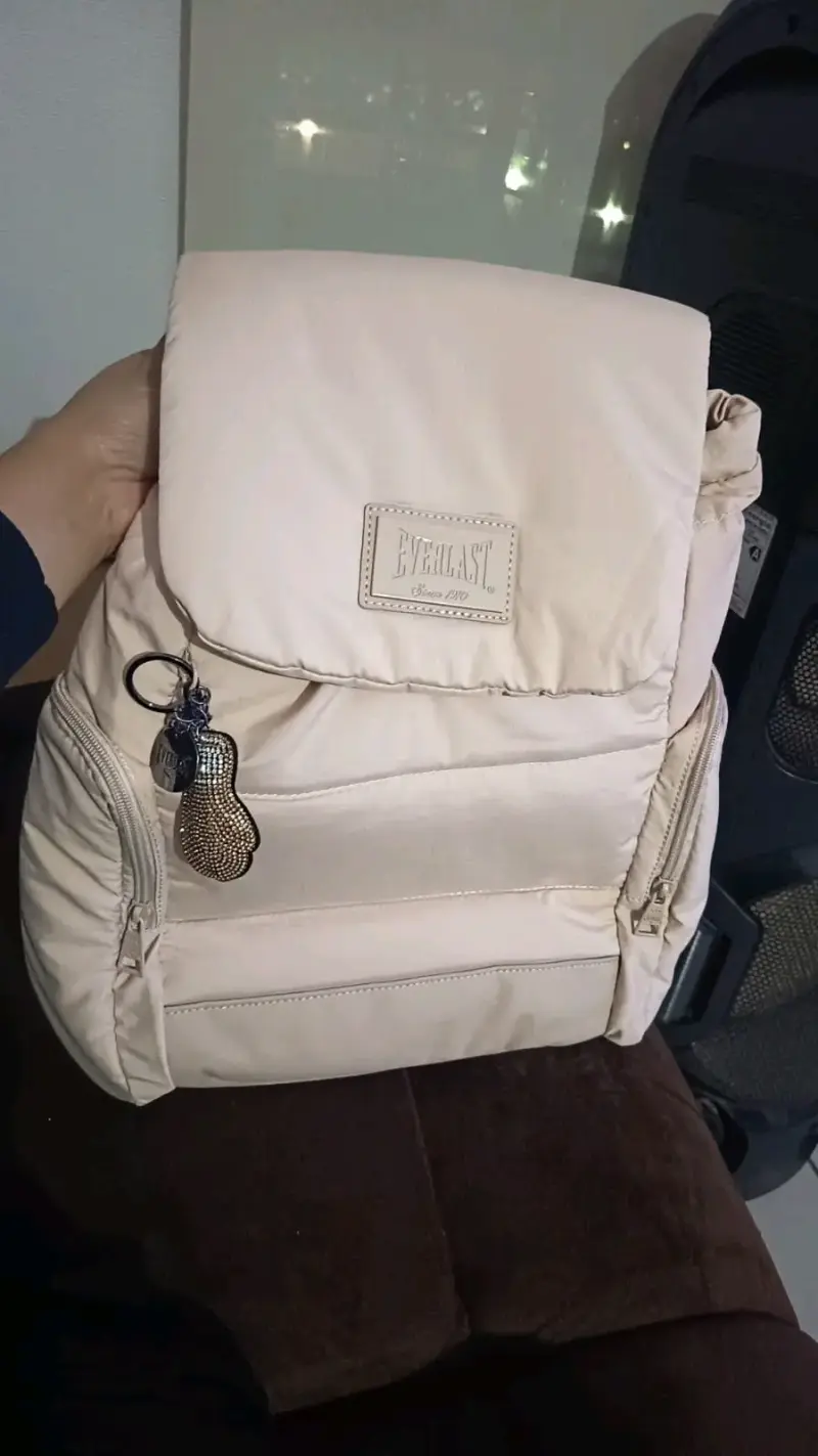Mochila beige Everlast con diseño moderno