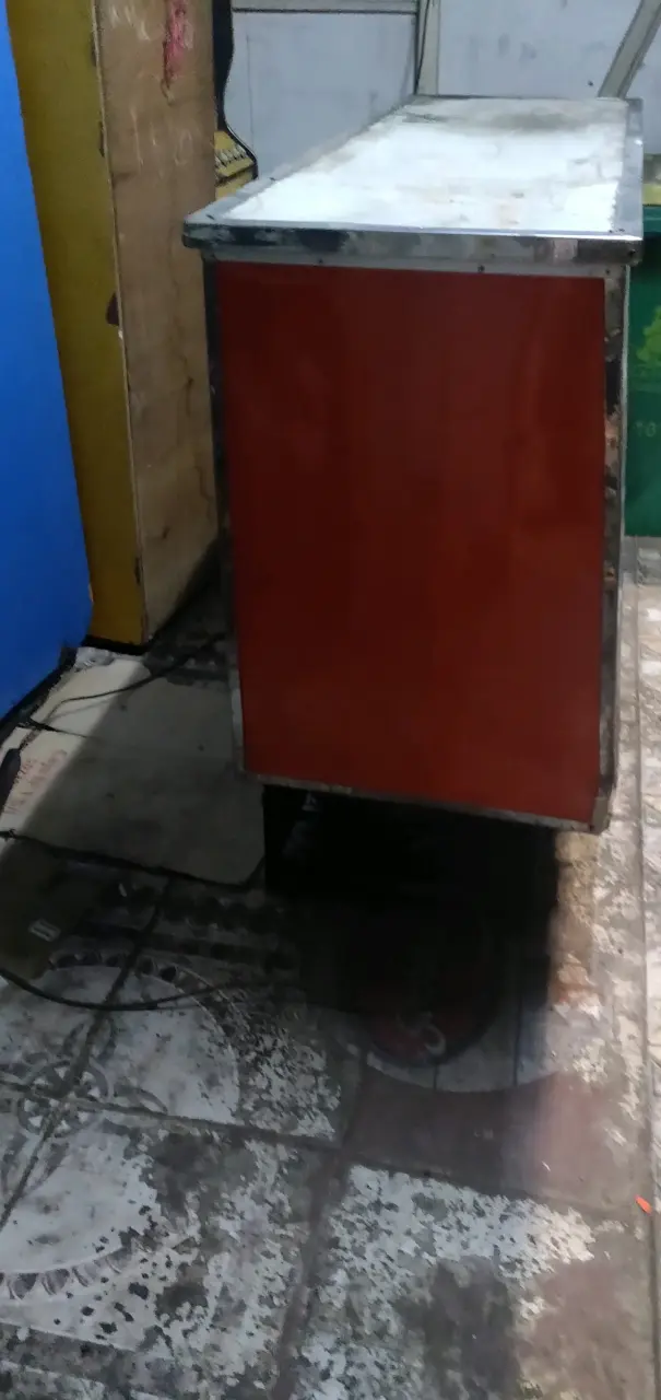 Maquina refrigerada de 1.5 metros .. funciona al 1 - 8