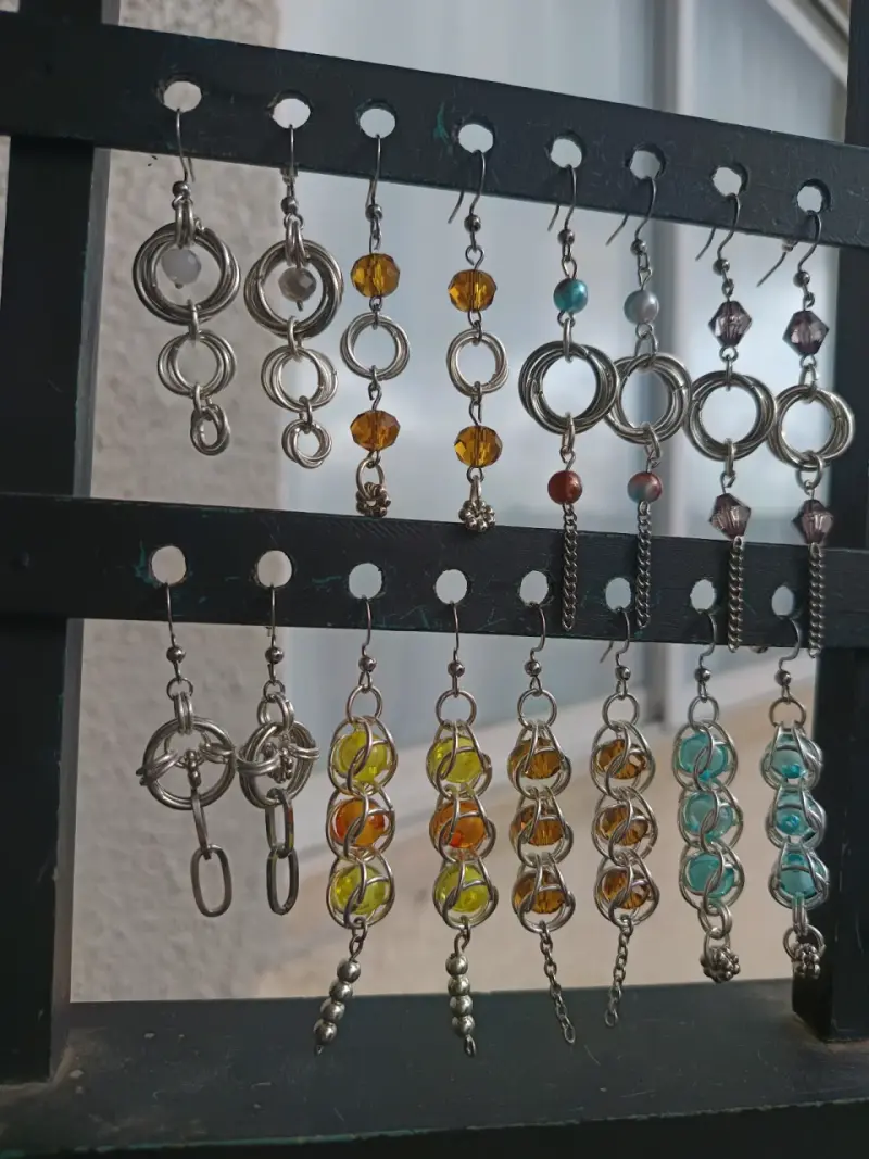 Set de aros colgantes artesanales.