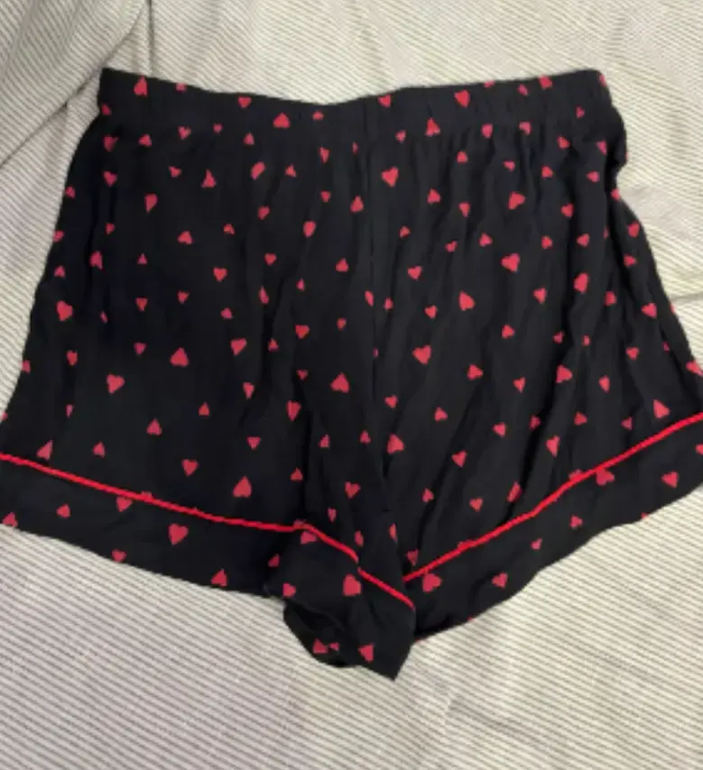 Shorts de dormir Victoria's Secret con corazones - 1