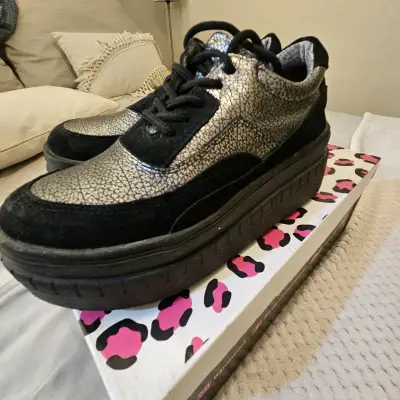 Zapatillas de plataforma negras y plateadas - miniatura 1