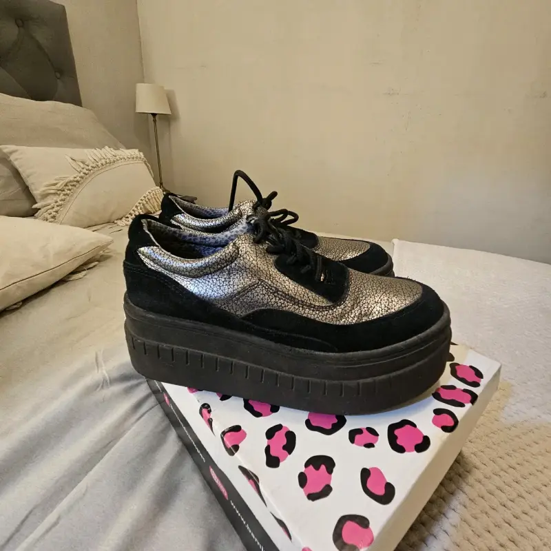 Zapatillas de plataforma negras y plateadas - 2