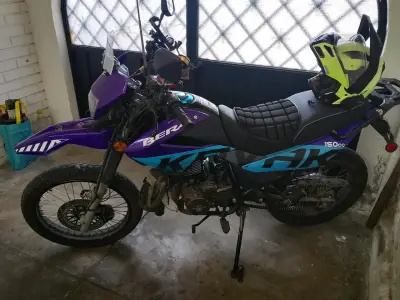 Moto Bera 150cc Enduro Morada - miniatura 3