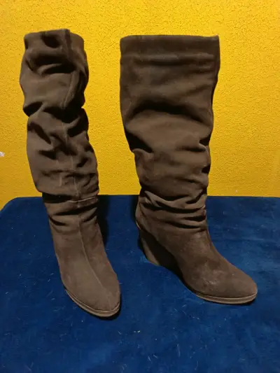 Botas de gamuza marrón con tacón alto - miniatura 1