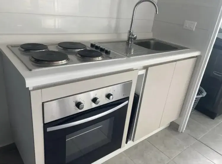 Cocina eléctrica con horno y campana extractora - 2