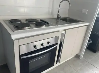 Cocina eléctrica con horno y campana extractora - miniatura 2