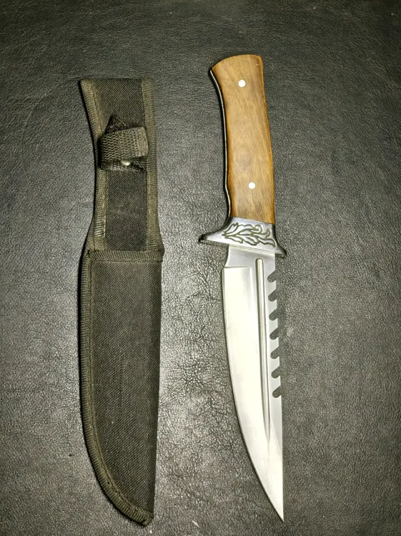 Cuchillo de caza con funda y mango de madera - 1