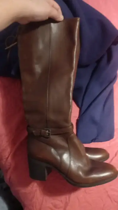 Botas de cuero marrón con tacón alto - miniatura 1