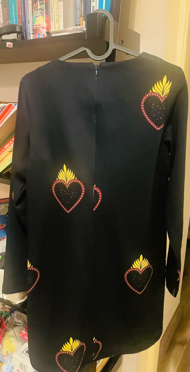 Vestido negro con estampado de corazones Singolare - 1