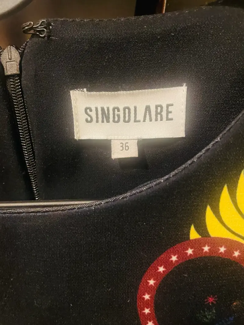 Vestido negro con estampado de corazones Singolare - 2