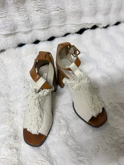 Sandalias de tacón alto con flecos beige y marrón - miniatura 1