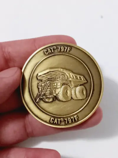 Moneda conmemorativa CAT 797F de colección - miniatura 1