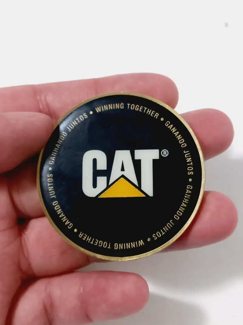 Moneda conmemorativa CAT 797F de colección - 2