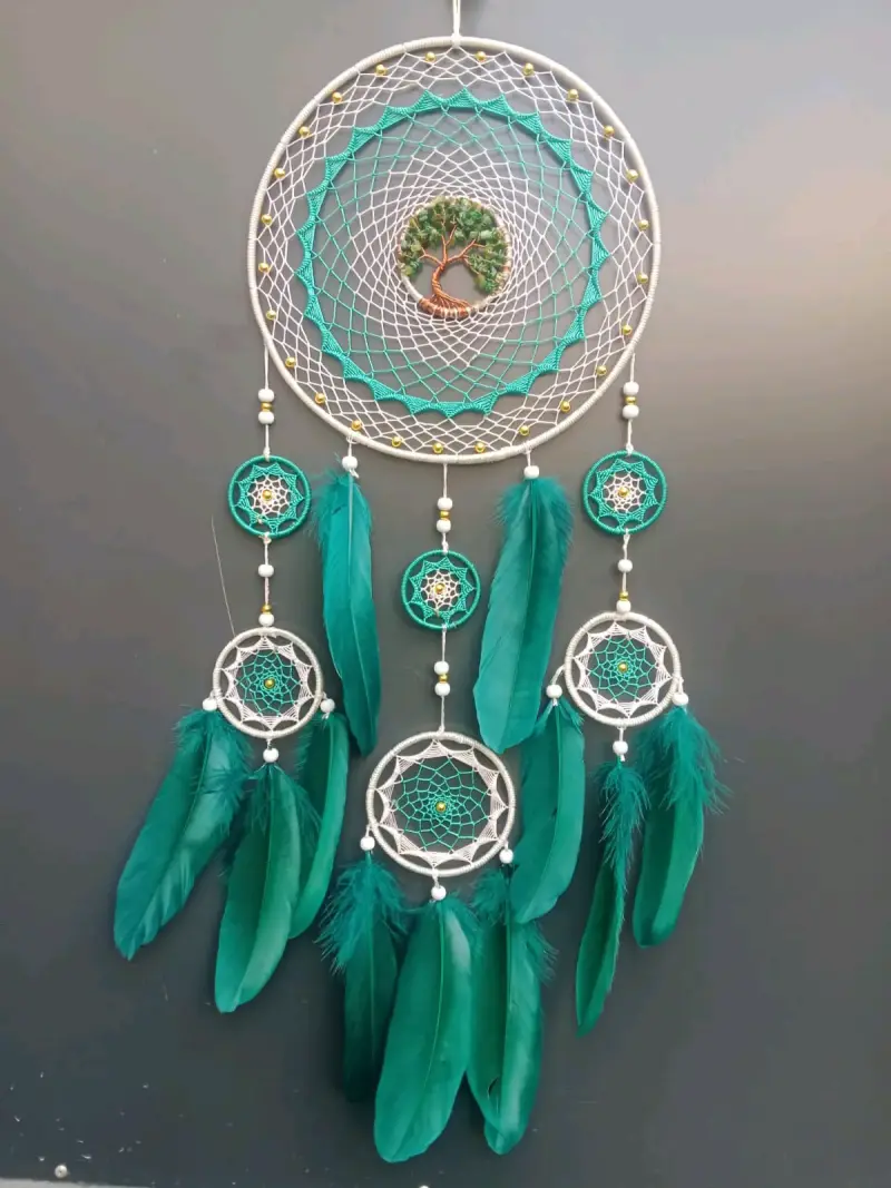 Atrapasueños decorativo con plumas y árbol de la vida - 2