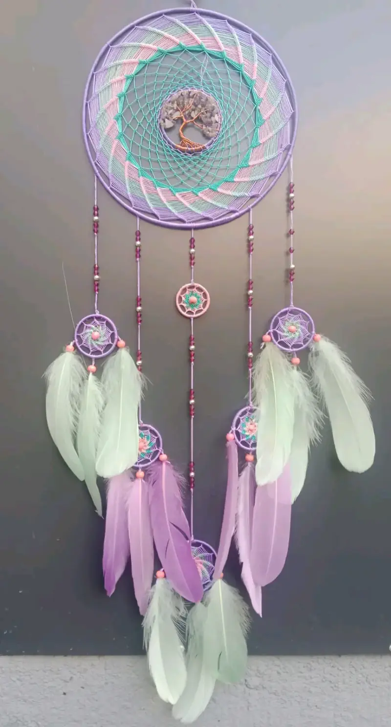 Atrapasueños decorativo con plumas y árbol de la vida - 3