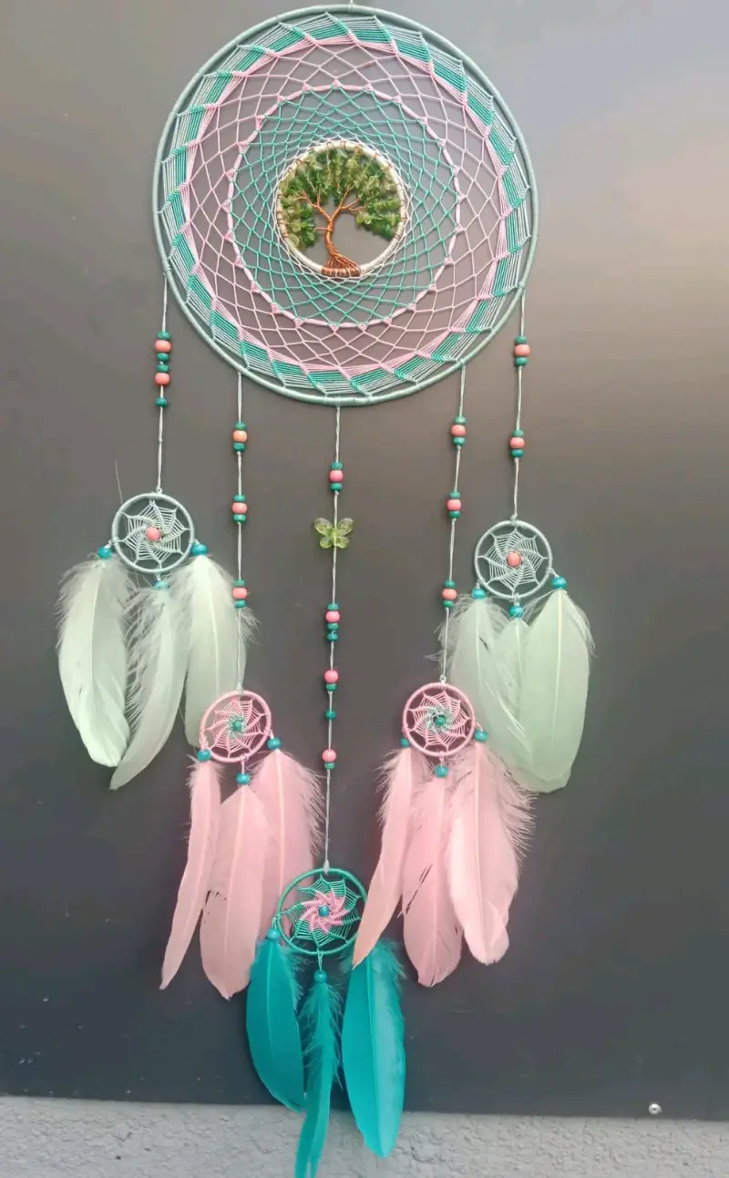 Atrapasueños decorativo con plumas y árbol de la vida - 6