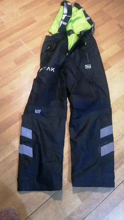 Pantalones de nieve Helly Hansen negros con tirantes - miniatura 3