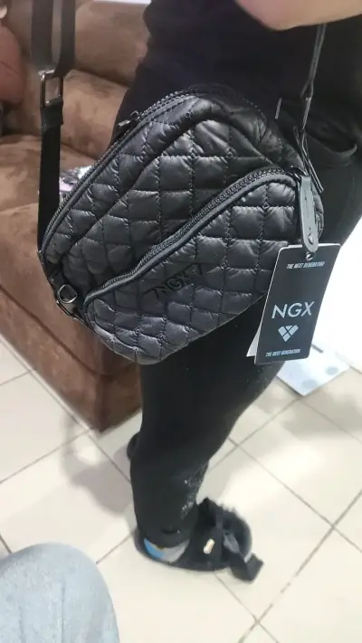 Bandolera acolchada negra con diseño moderno ngx - miniatura 3