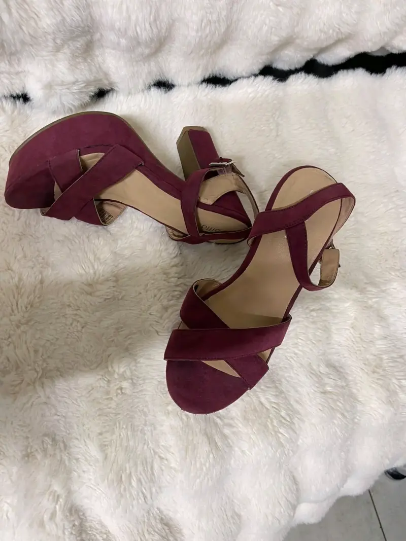 Sandalias de tacón alto burdeos para mujer