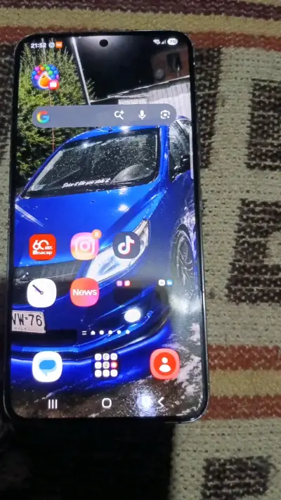 Samsung Galaxy S22 con pantalla intacta - miniatura 1