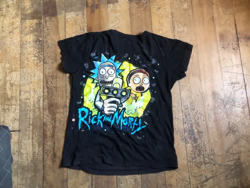 Polera negra Rick and Morty para hombre
