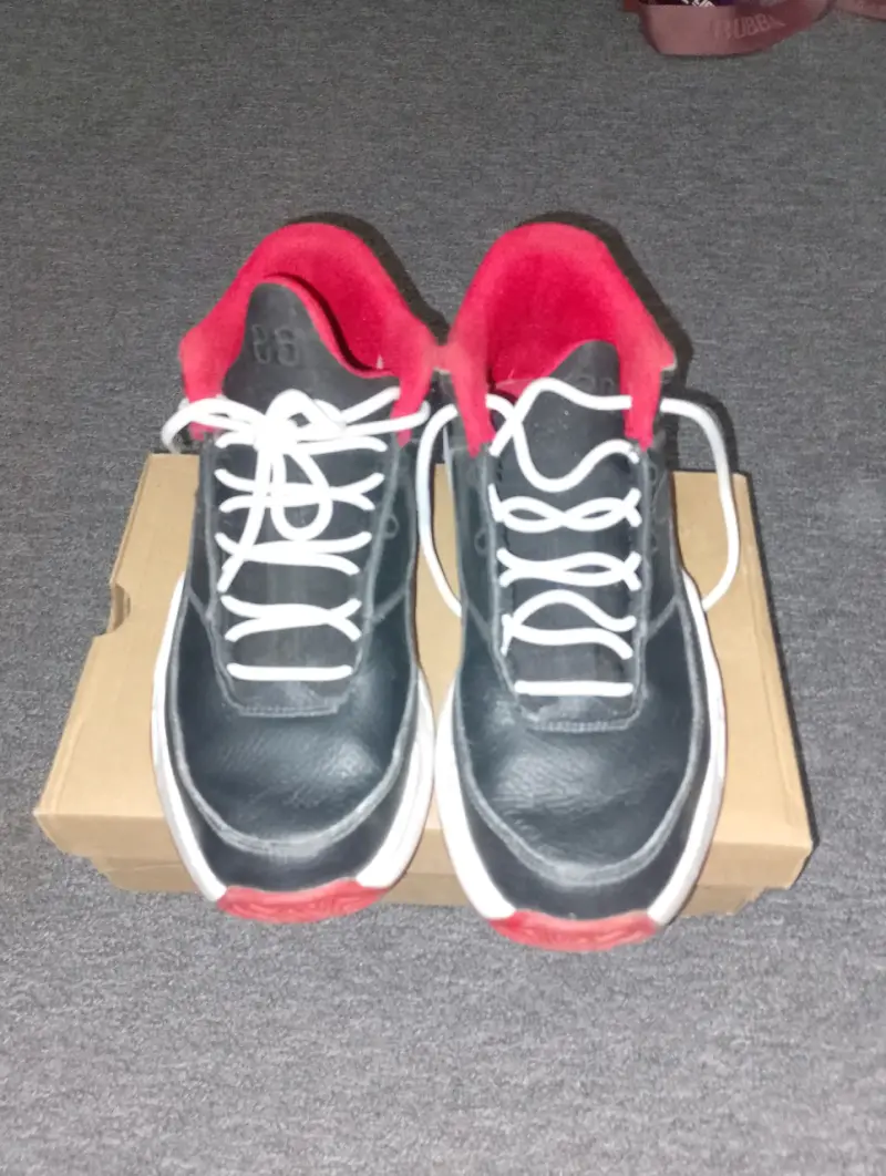 Zapatillas deportivas negras y rojas Air Jordan - 1