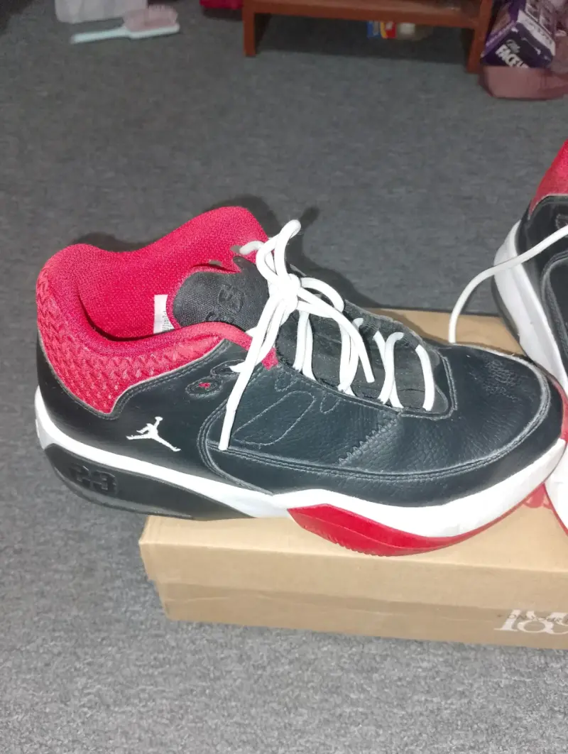 Zapatillas deportivas negras y rojas Air Jordan - 2