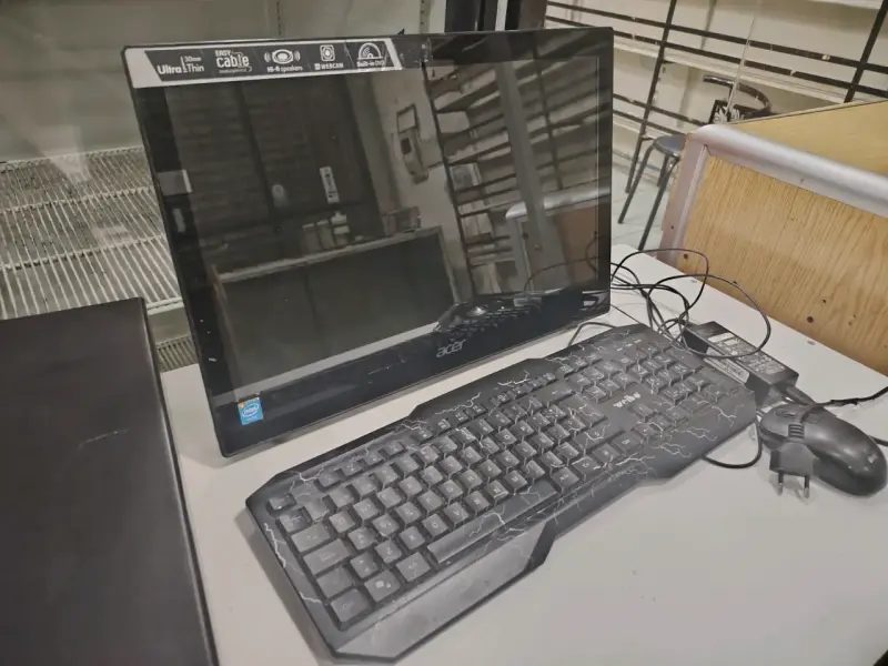 Monitor Acer con Altavoces Hi-Fi y Webcam - 2