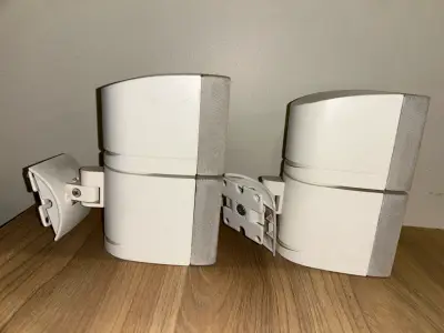 Parlantes Bose blancos con soporte - miniatura 2