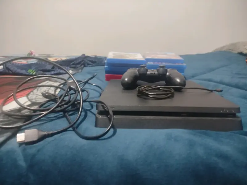 Consola PS4 con control y juegos incluidos - 1