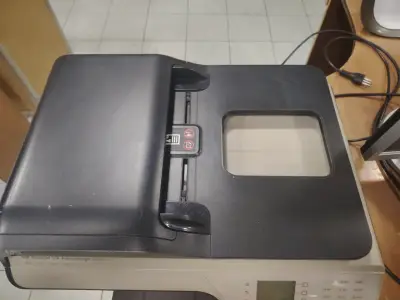 Impresora multifuncional HP Deskjet Ink Advantage 4615 - miniatura 3