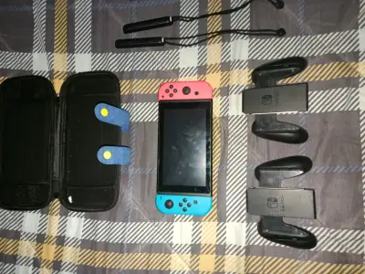 Vendo consola nintendo switch 1 (DISPLAY MALO). - miniatura 2
