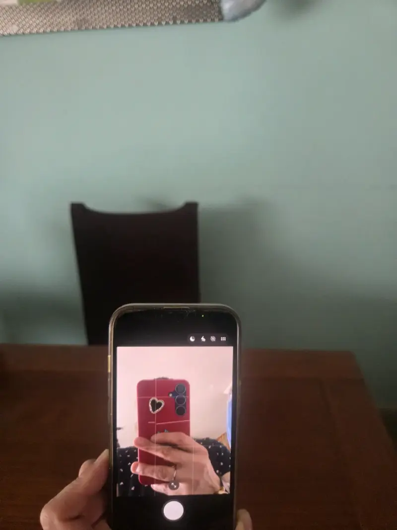 iPhone 13 en buen estado con funda - 3