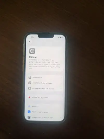 iPhone 13 en buen estado con funda - miniatura 5