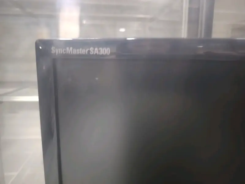 Monitor Samsung SyncMaster SA300 de 21.5 pulgadas - 1