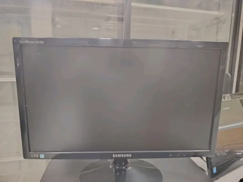 Monitor Samsung SyncMaster SA300 de 21.5 pulgadas - 2