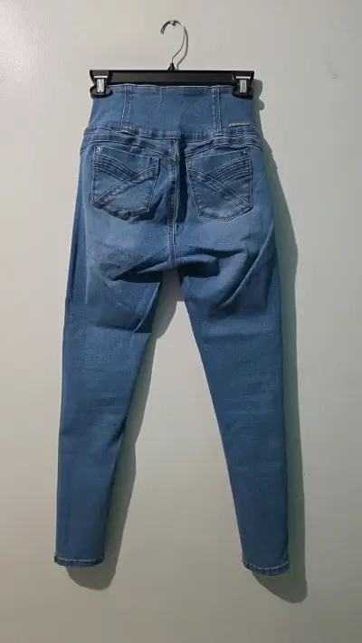 Jeans de tiro alto azul para mujer - miniatura 2