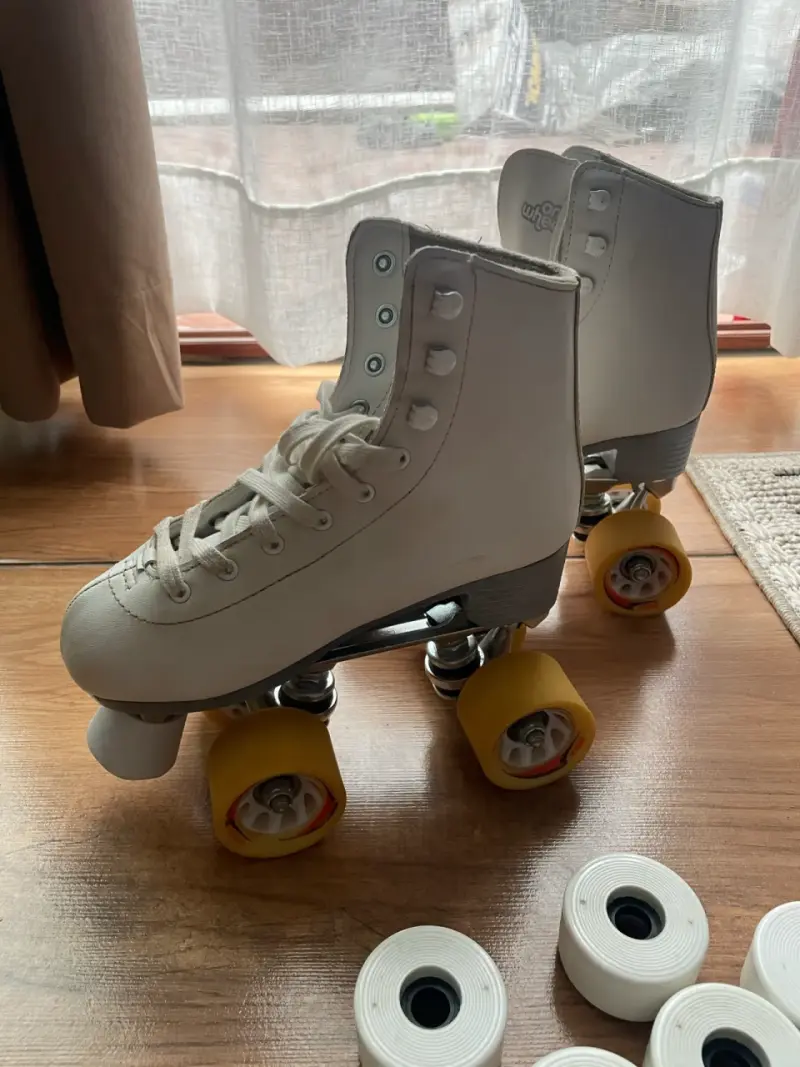 Patines 4 ruedas - 1