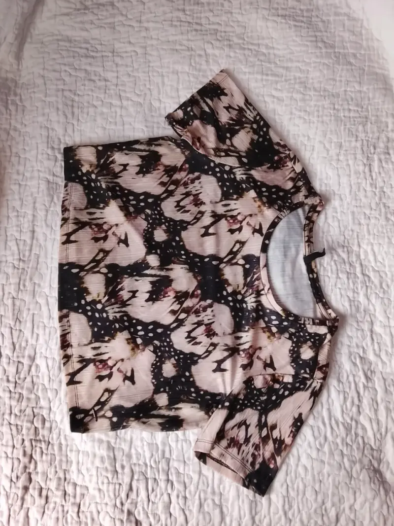 Polera corta estampada de mujer - 2