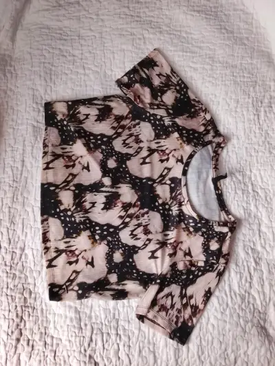 Polera corta estampada de mujer - miniatura 2