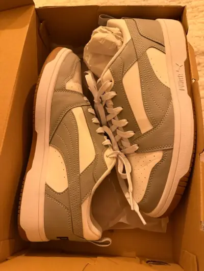 Zapatillas deportivas Puma blancas y grises - miniatura 1