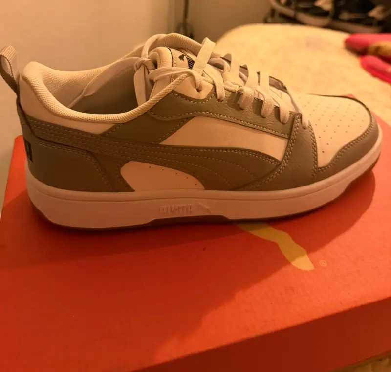 Zapatillas deportivas Puma blancas y grises - 2