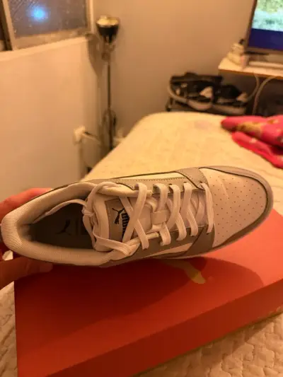 Zapatillas deportivas Puma blancas y grises - miniatura 3