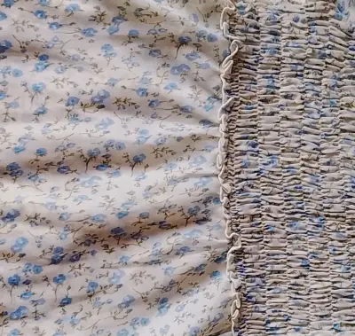Blusa floral con mangas cortas y diseño fruncido - miniatura 2