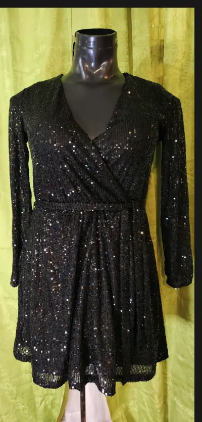 Vestido negro de lentejuelas elegante - miniatura 2